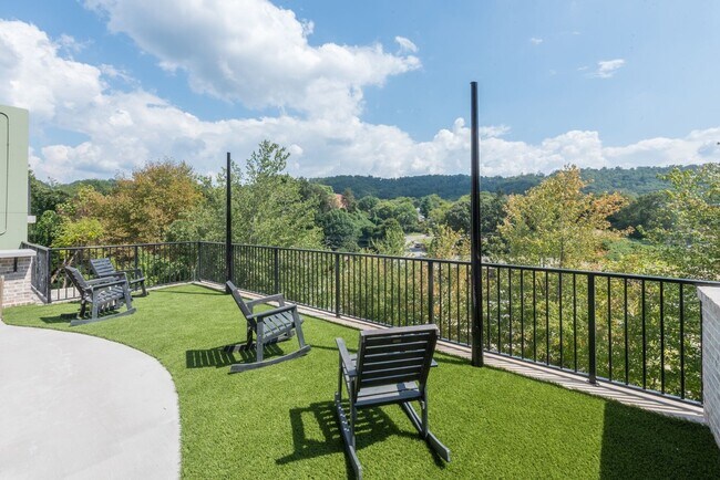 Building Photo - Downtown Asheville Apartment!