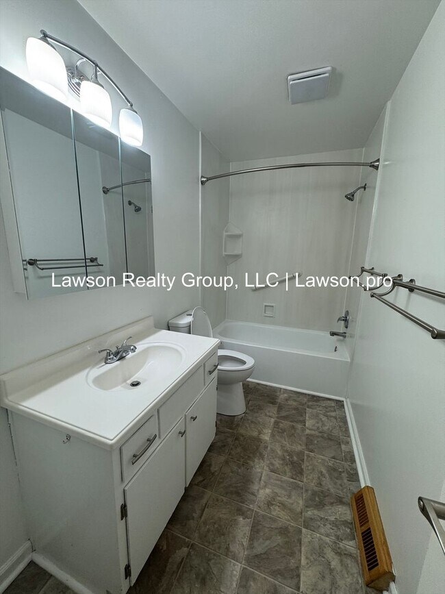 Building Photo - Three Bedroom Brick Ranch with Full Basement and Yard