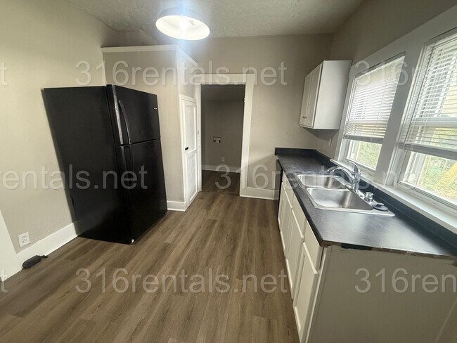 Building Photo - $945- 3 bed 1 bath home - Single Family Home