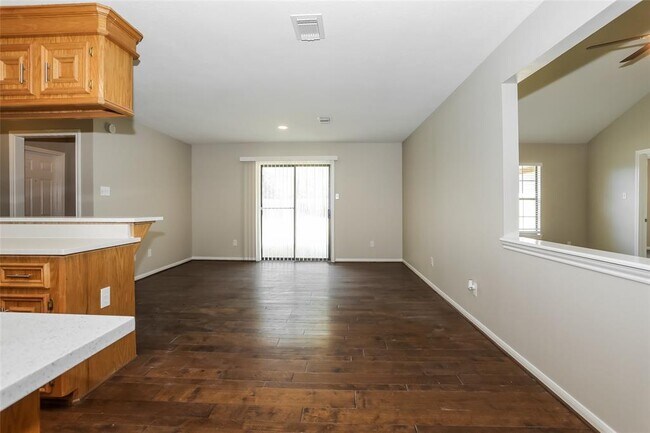 Building Photo - 28419 Champion Oaks Dr