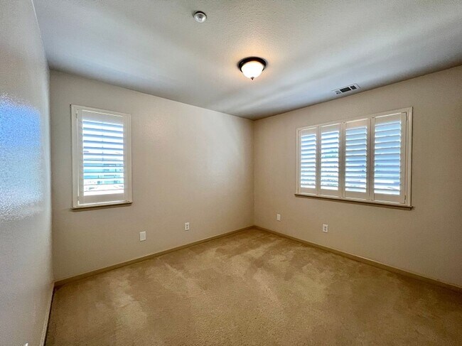 Building Photo - Spacious Four Bedroom Napa Home