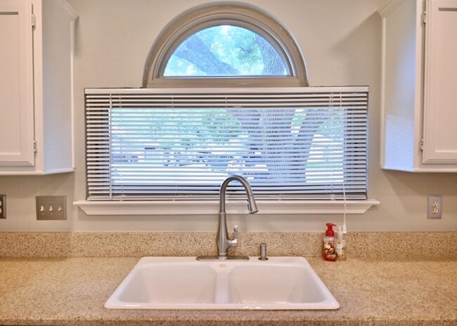 Building Photo - 10207 Wayward Wind Ln