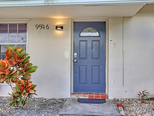 Building Photo - 9596 Richmond Cir