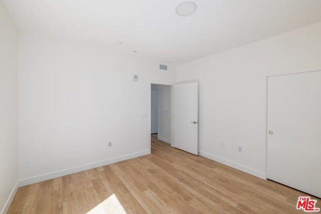 Building Photo - 23036 Ventura Blvd