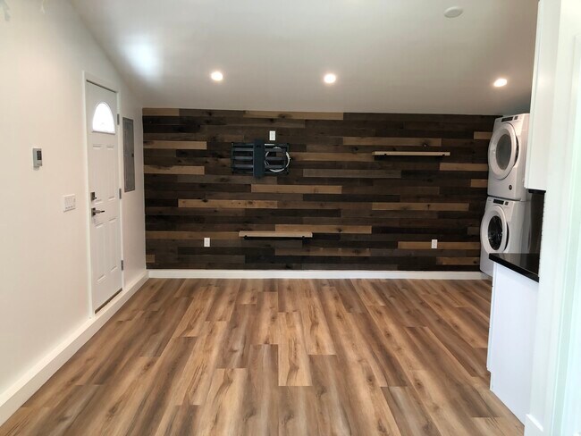 Building Photo - 7539 Royer Ave