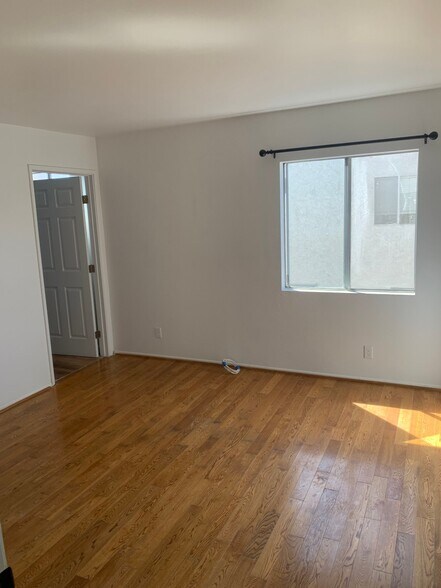 Building Photo - 1101 Laveta Terrace