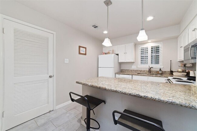 Building Photo - 869 Wax Myrtle Ln
