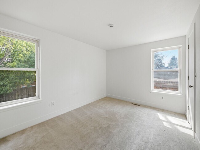 Building Photo - 2742 Pampas Dr