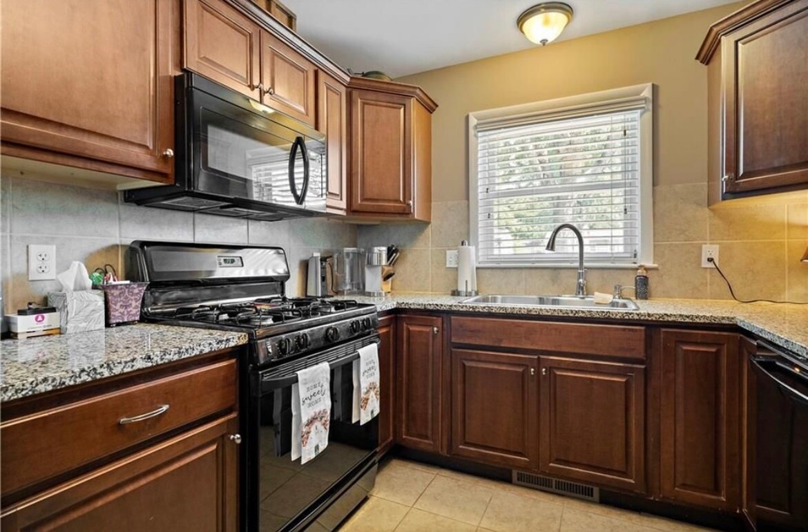 Building Photo - 8541 Riggs St