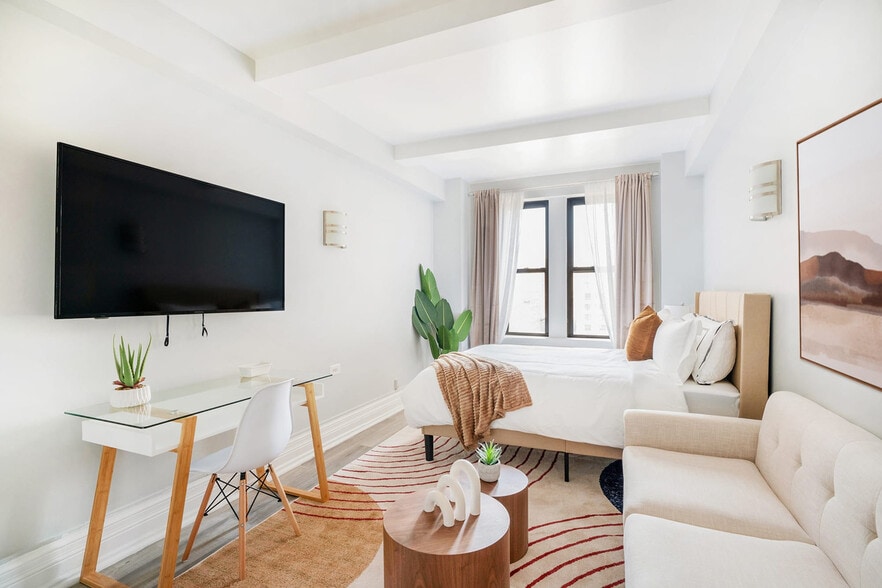 Building Photo - 240 W 73rd St