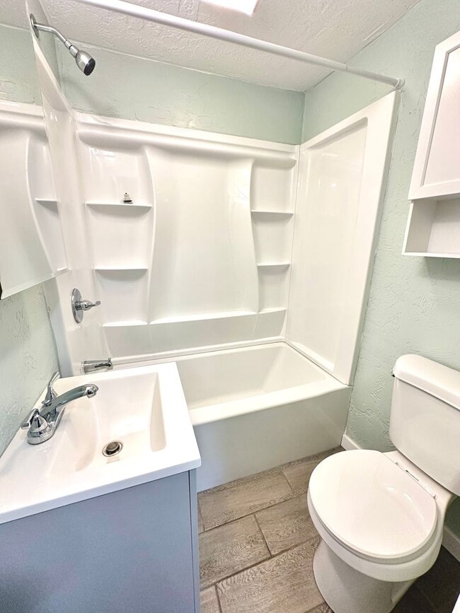 Building Photo - Cozy 2 Bed, 1 Bath Home in Jefferson Hills - Available Immediately!