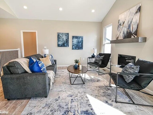 Building Photo - 2501 N Terrace Dr