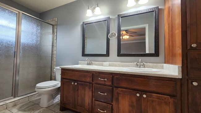 Building Photo - 2806 Selman Dr