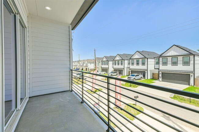 Building Photo - 5703 Balbo St