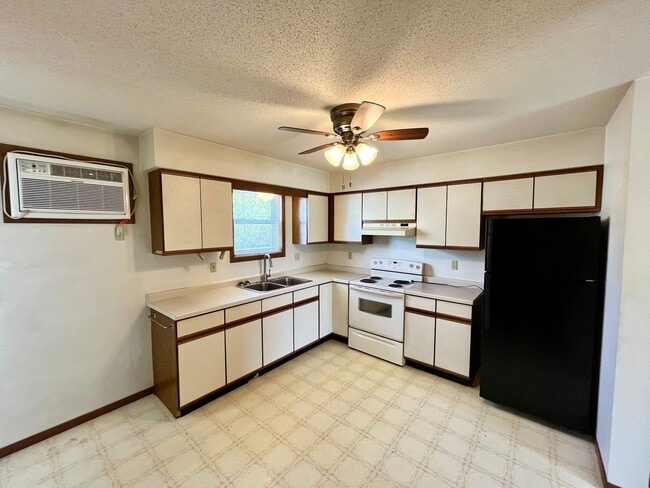 Building Photo - 602 Hollywood Dr