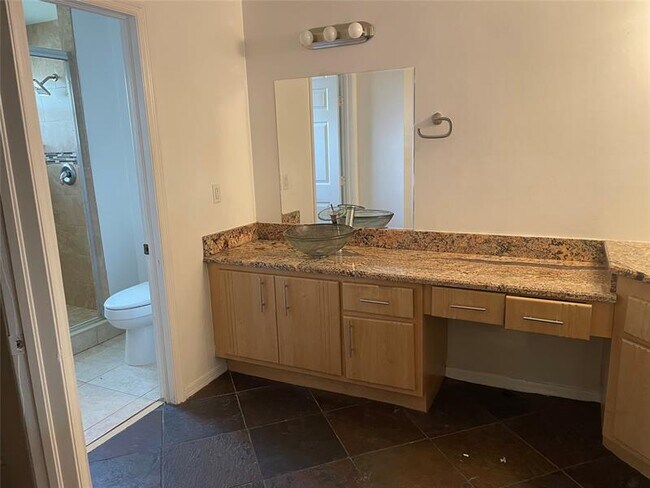 Building Photo - 9162 Vineyard Lake Dr