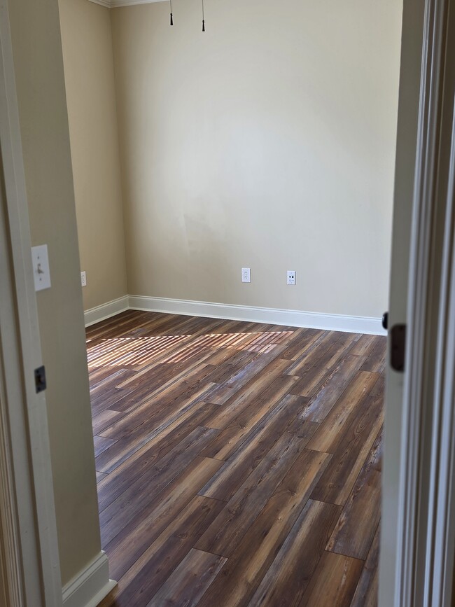 Building Photo - 462 Pinebrook Cir