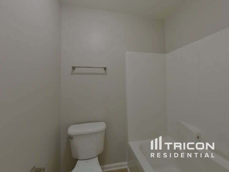 Building Photo - 2404 Ivy Run Dr