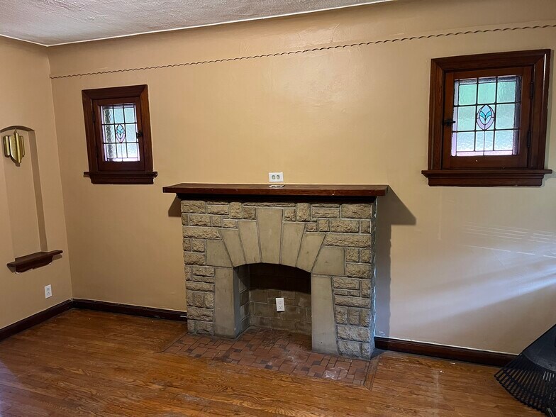 Living Room - 5919 Dressell Ave