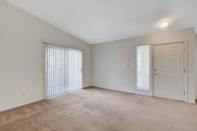 Building Photo - Adorable 2 Bedroom Condo