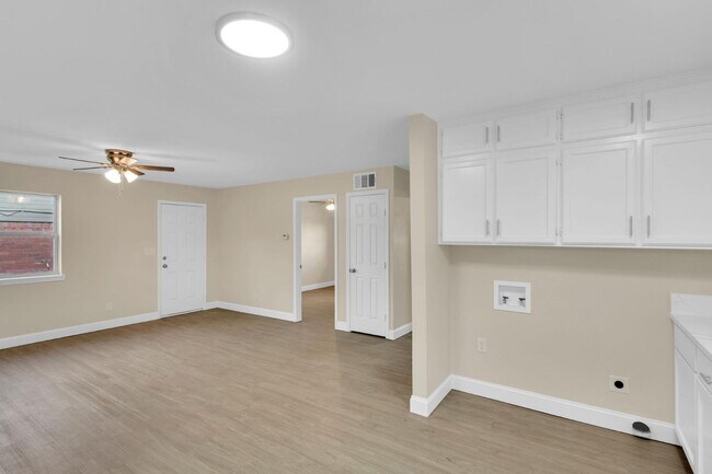 Building Photo - 701 George Hopper Rd