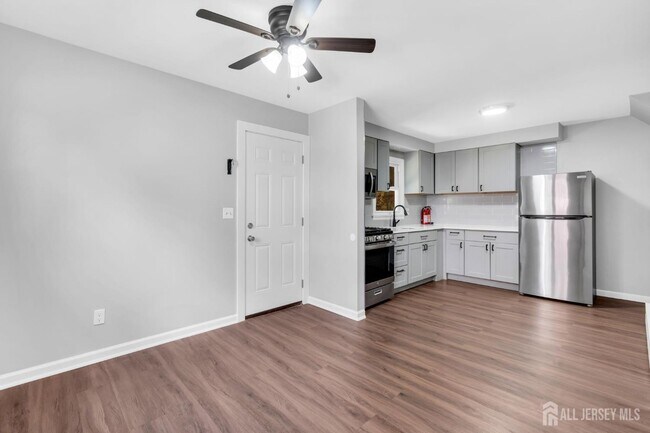 Building Photo - 368-70-370 Voorhees Ave