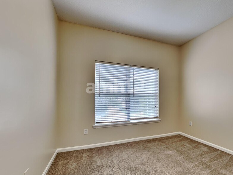 Building Photo - 9146 Prosperity Lake Dr