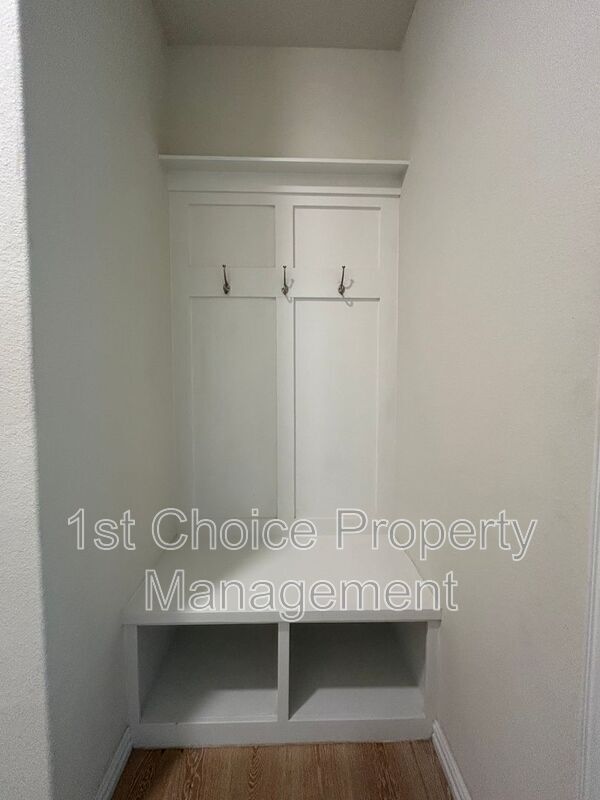 Building Photo - 952 Pinnacle Ridge Rd