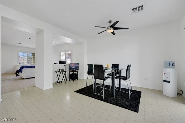 Building Photo - 1935 Valley Center Dr