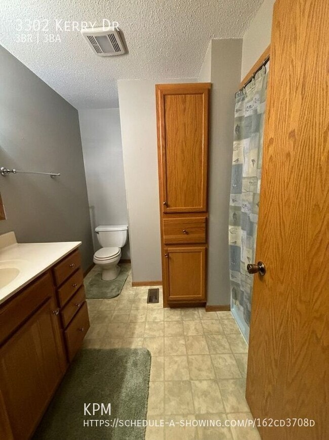 Building Photo - 3302 Kerry Dr