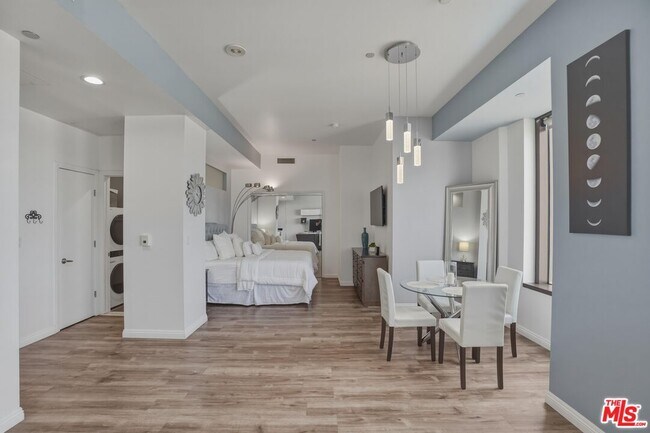 Building Photo - 1100 Wilshire Blvd