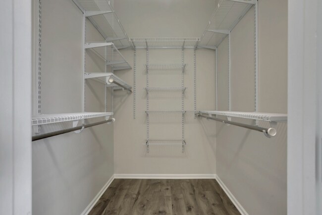 Building Photo - 6715 Sunningdale Dr