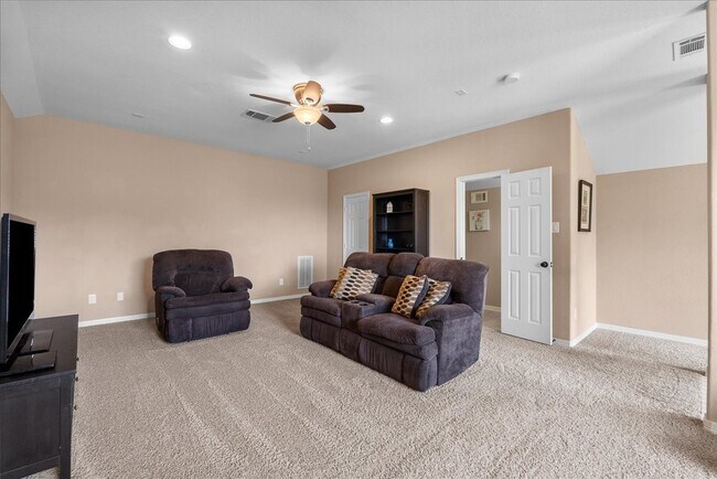 Building Photo - 606 West Fork