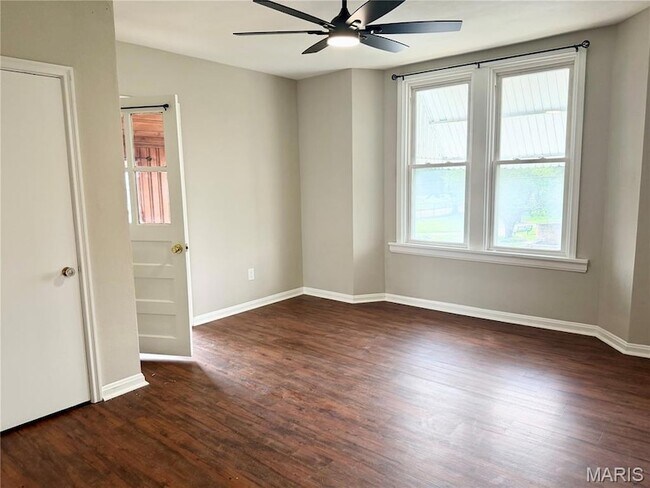 Building Photo - 1928 Macklind Ave