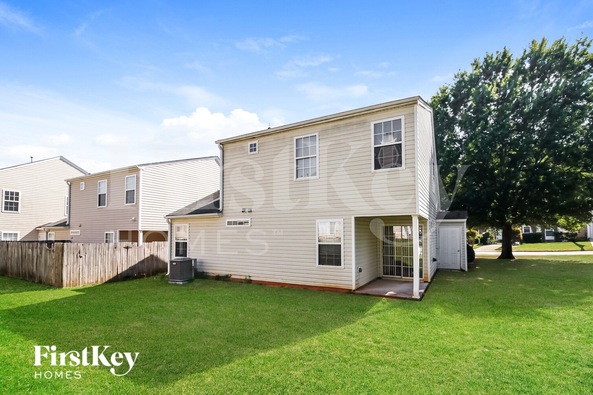 Building Photo - 3080 Lakeside Cir
