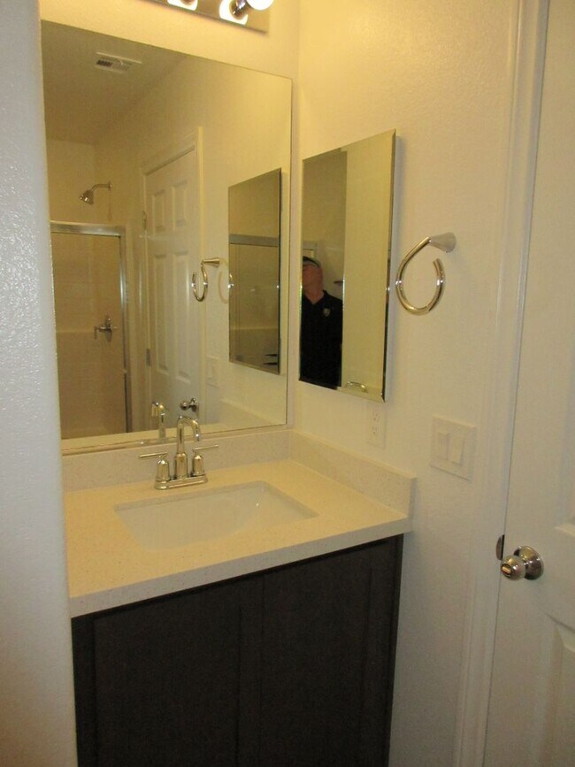 Building Photo - Brand new Beautiful 3bed 2bath townhome