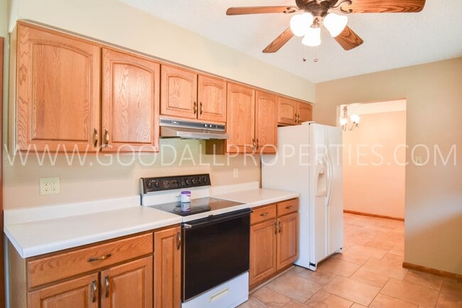 Building Photo - Charming 3 Bedroom, 2.5 Bath Ranch Style H...