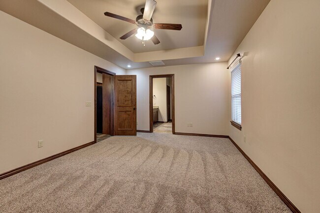 Building Photo - Beautiful & Large 4 Bed 2 Bath Home in Edmond!