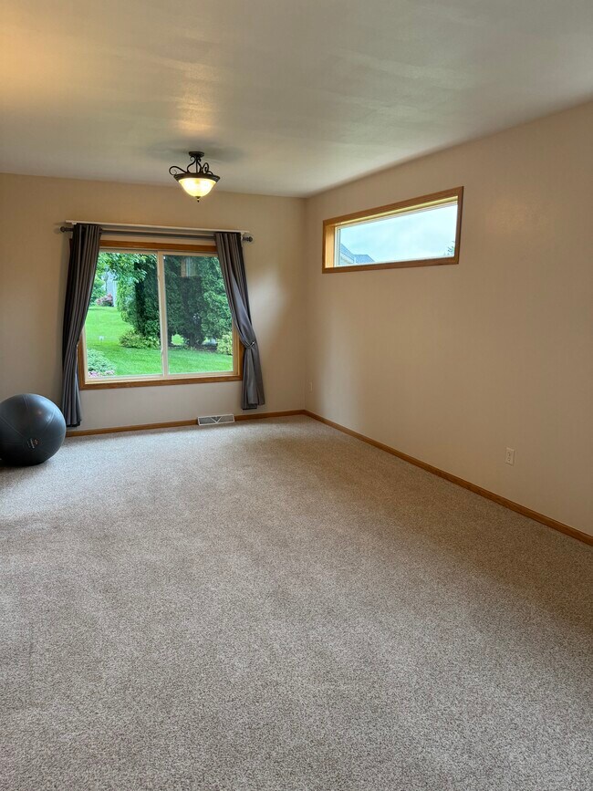 Building Photo - 506 Traveler Ln