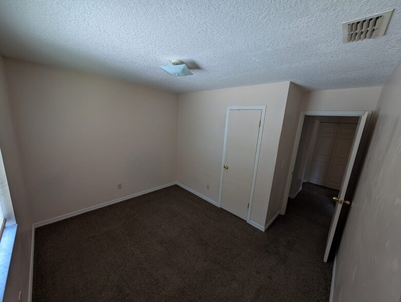 Building Photo - 458 Bentwood Ln