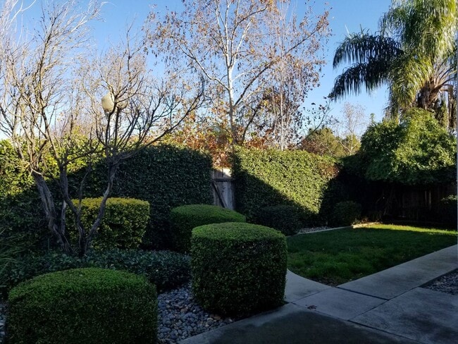 Building Photo - Elk Grove