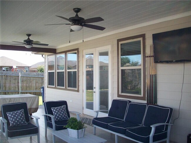 Building Photo - 1002 Beacon Cove