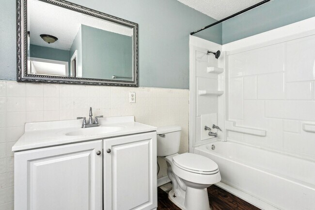 Building Photo - 206 Sunset Dr