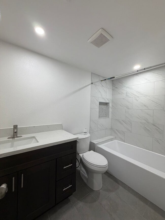 Building Photo - Townhome In Rosemead