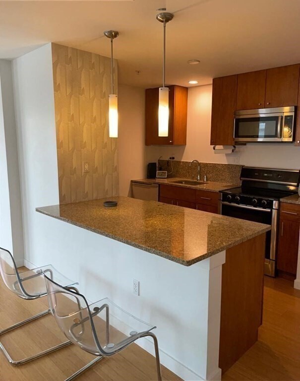 Building Photo - 16 Miner St