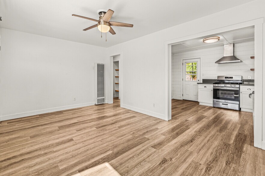 Building Photo - 1070 10th St