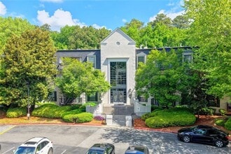 Building Photo - 4101 Pine Heights Dr NE
