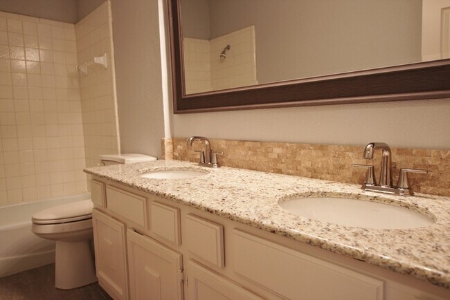 Building Photo - Available Now: Stunning 4-bedroom, 2-bath ...