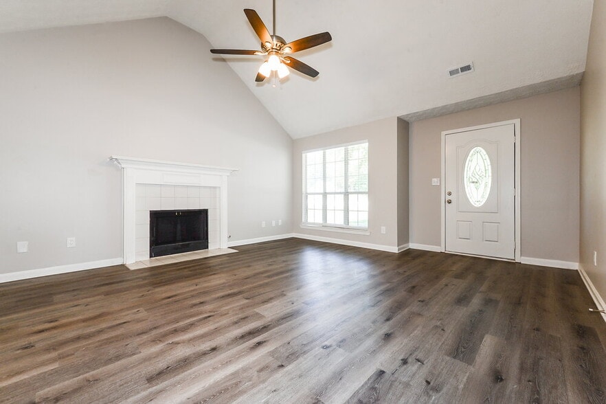 Building Photo - 642 Beaver Run Trce