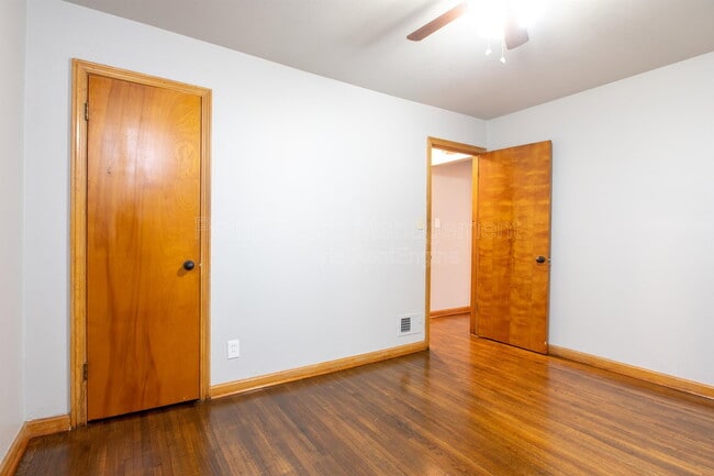 Building Photo - 6102 E Oakwood Dr